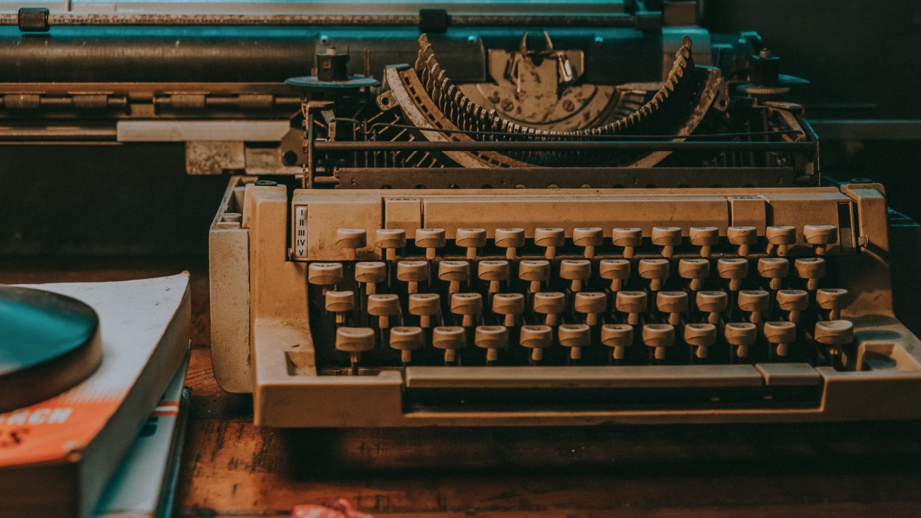 close up photo of vintage typewriter